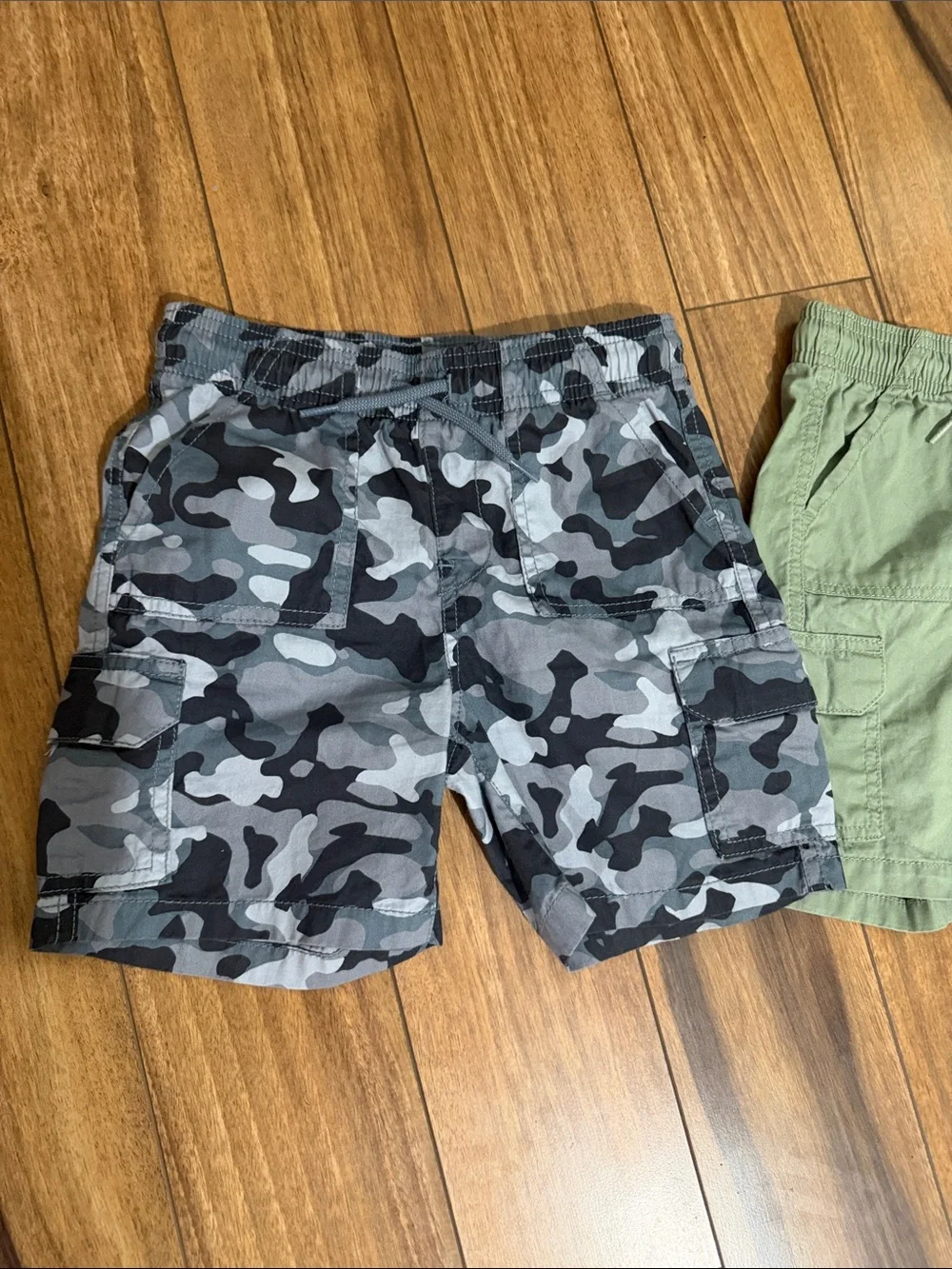 The Children's Place Cargo Shorts Trio - Red, Sage, Gray Camo